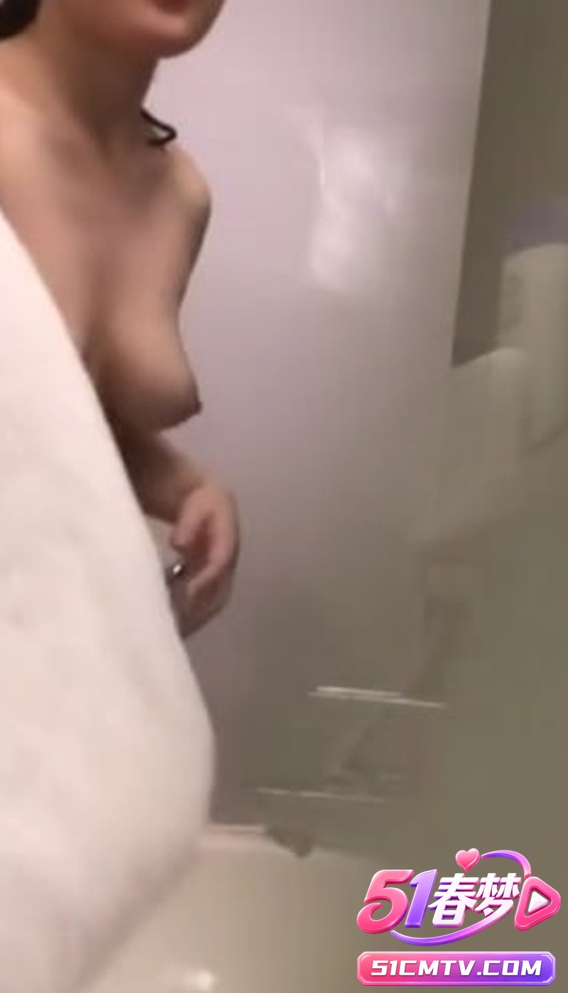 高颜值大奶少妇浴室 湿身白虎嫩穴水流不止 湿漉漉的美腿并拢又分开 美腿巨乳全露！