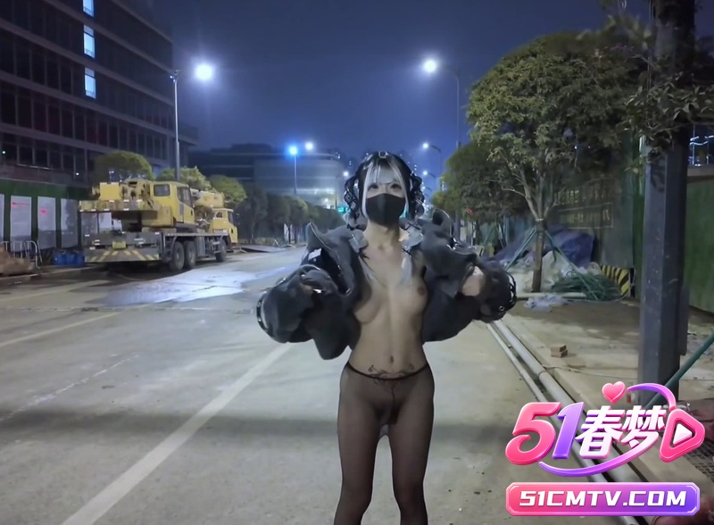 国产人气TS 咏葉 商场户外黑丝露出 极品男娘大尺度公开调情！这别样滋味太刺激了！**