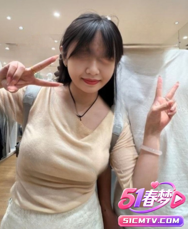 越南极品小妹裸贷视频流出 清纯可爱脸蛋下风骚本性彻底爆发!粉嫩骚穴自掰全露太会撩了!