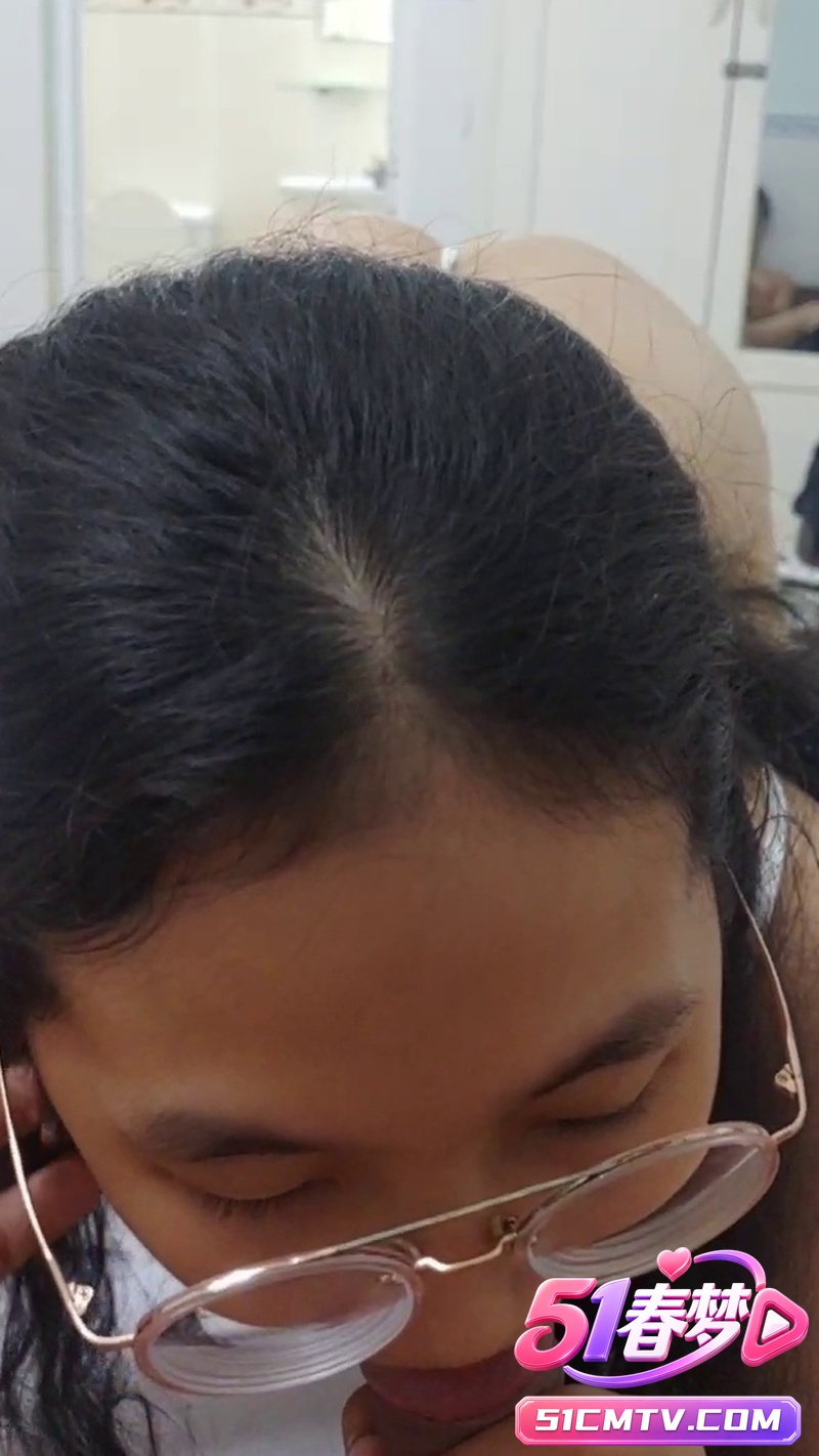 超骚制服母狗少妇 白皙翘臀紫色束缚震动棒调教 极品美鲍狂插高潮喷液!