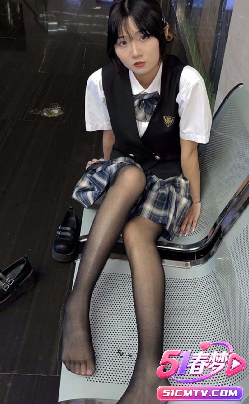 瓜友求瓜 反差女大学生黑丝制服 商场按摩椅脱鞋骚脚户外露 千辛万苦搞到的绝版反差婊!