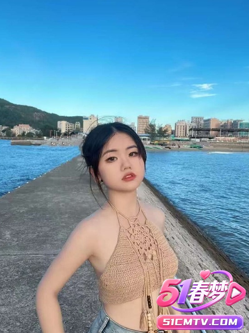 青岛萝莉大学生孙婷 上学期间被金主包养 看似清纯女神实则极品母狗 本性暴露被金主抽插高潮!