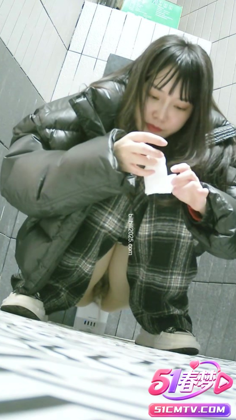 厕所偷窥极品女神顶级肥穴 湿穴骚逼私密偷拍全露 看得人鸡巴硬爆了！
