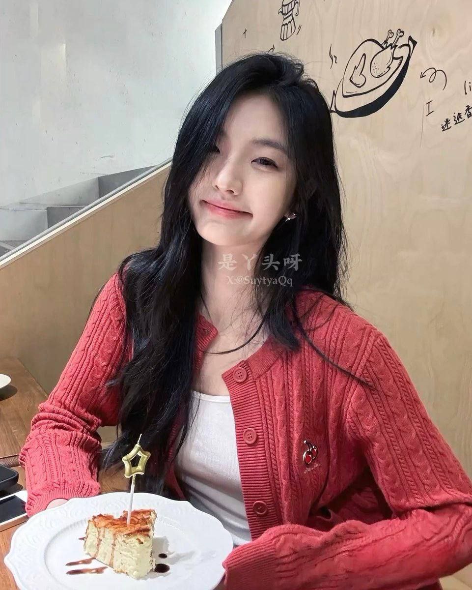 推特SM重口福利姬是丫头呀 清纯外表铁丝穿刺乳头连体 公开裸掰粉嫩白虎穴取悦金主!