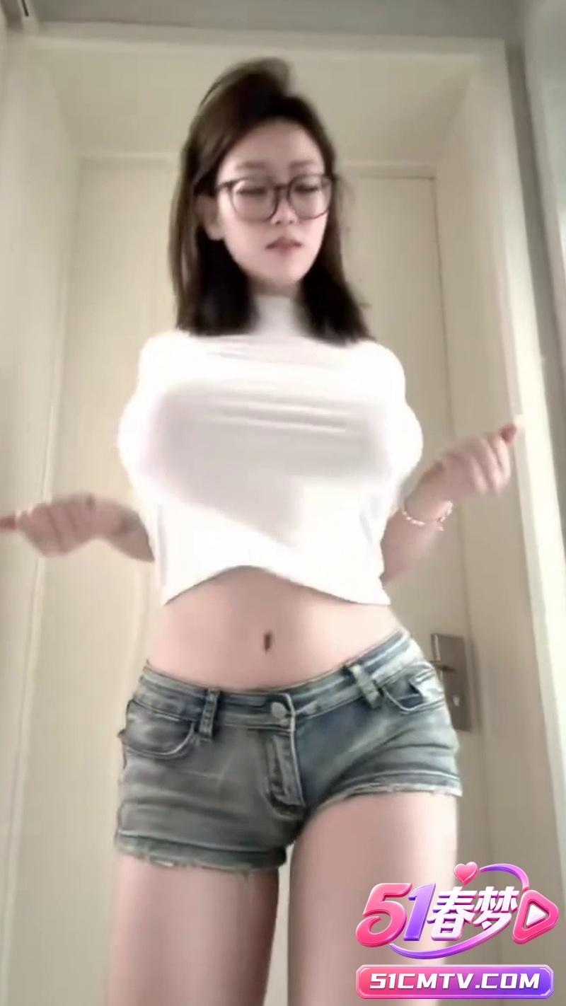 极品超巨乳女网红 无内真空上阵大奶疯狂摇摆 骚浪十足引爆全网！