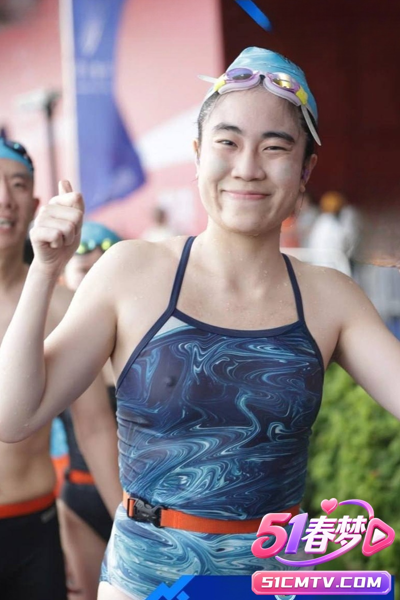 上海滴水湖泳渡赛女选手直播走光 湿身泳衣贴身露奶头隐私全曝光 太劲爆了！