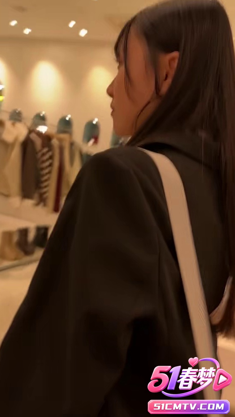 日本JKゆめ莉りか 制服cosplay极品嫩穴 多人激战被猛干各种姿势内射高潮！