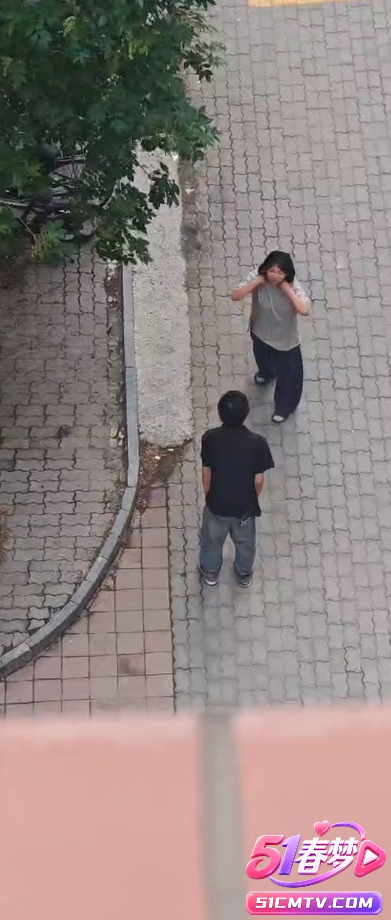 大学女生意外怀孕宿舍闹剧 男生不跪道歉就脱衣服威胁!这吃瓜太劲爆了!