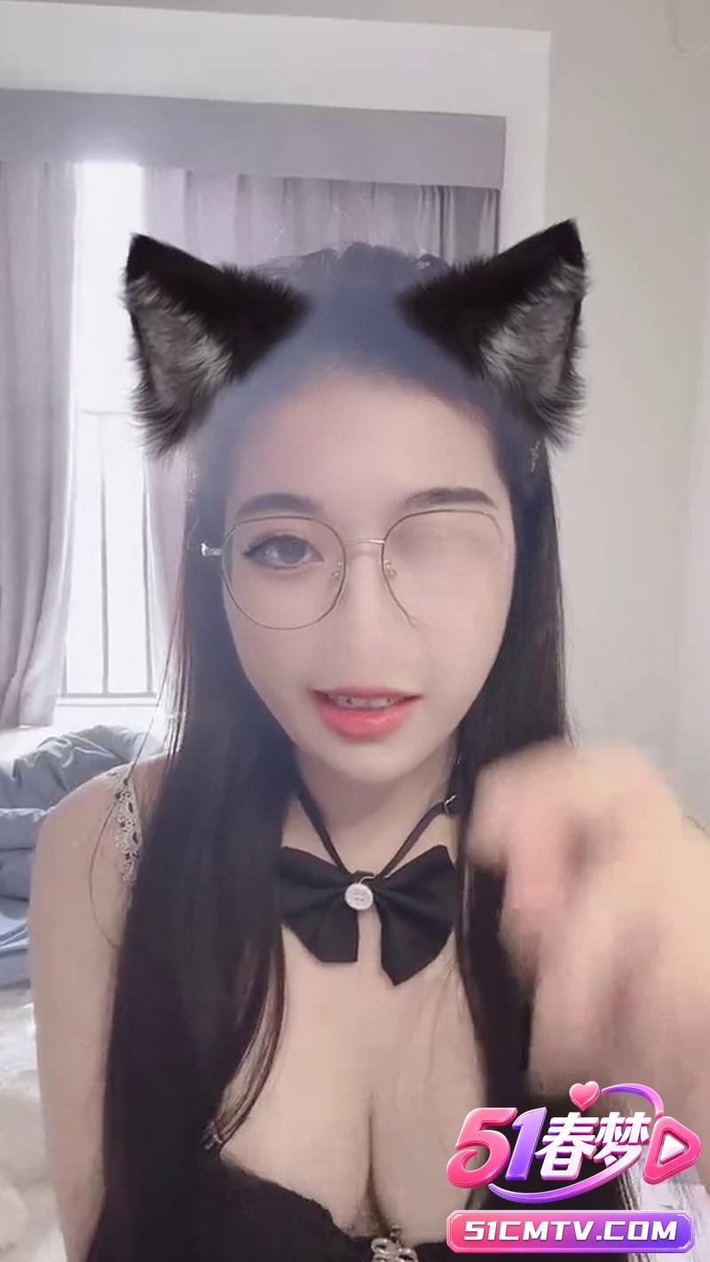 极品反差主播小酱 BIGO一对一私人裸聊 骚穴湿润舌头舔唇勾魂 极致诱惑看得鸡巴硬爆！