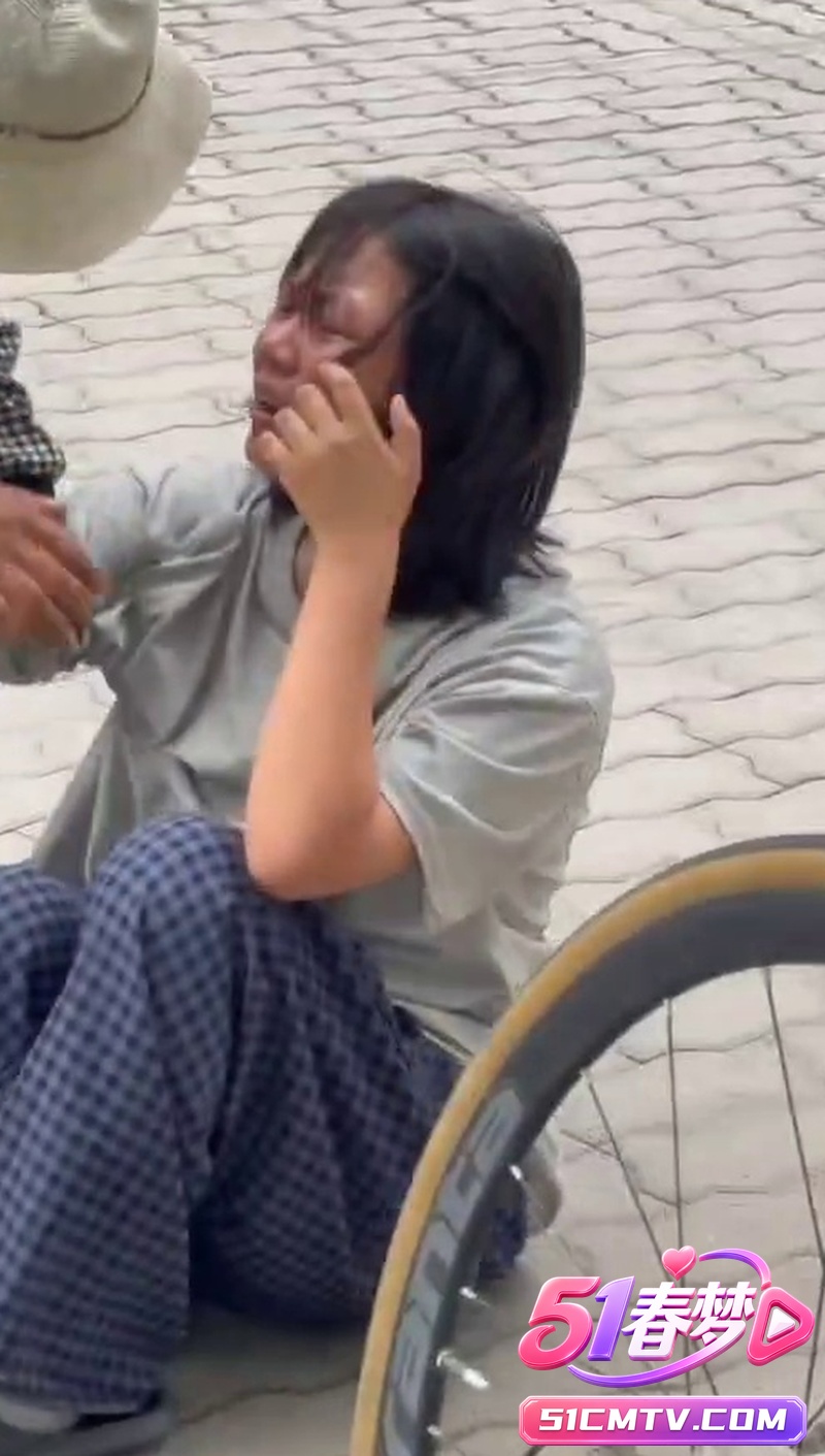 大学女生意外怀孕宿舍闹剧 男生不跪道歉就脱衣服威胁!这吃瓜太劲爆了!