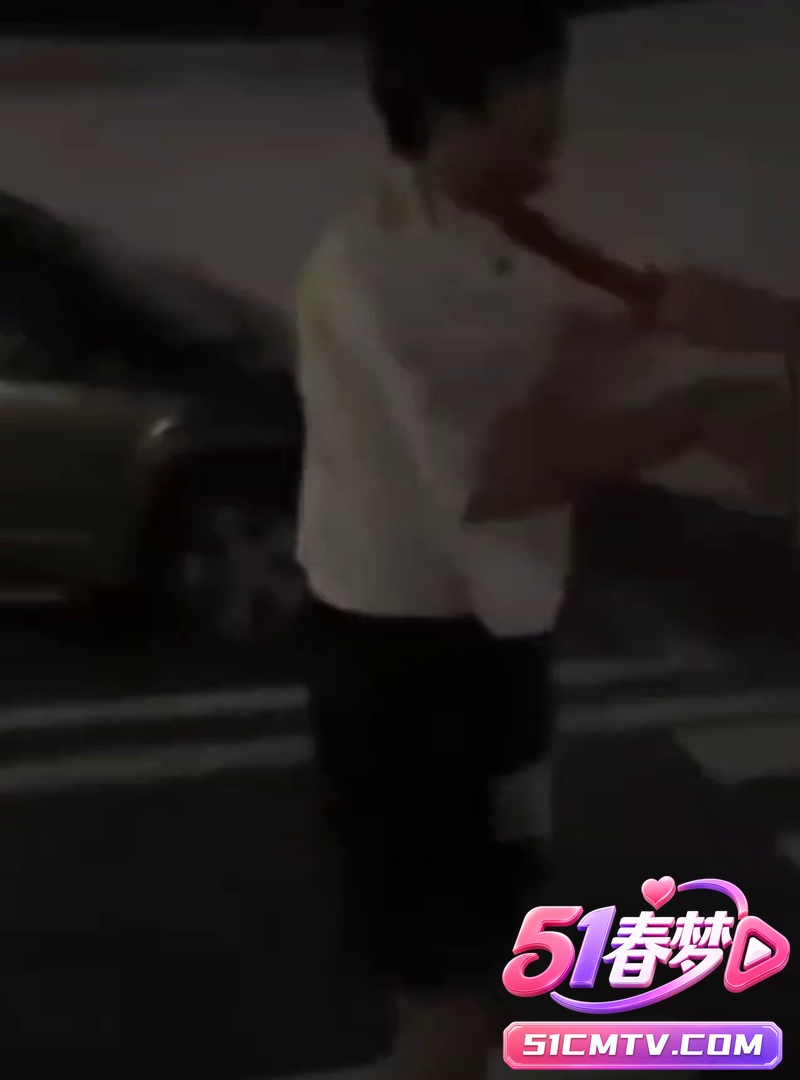 抖音富二代赵俊逸车库惨遭精神小伙群殴 满脸鲜血视频曝光 炫富遭重锤太惨！