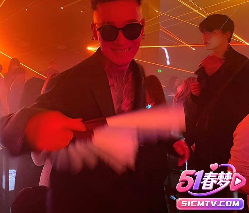 抖音豫上皇AK刀枪不入 马来西亚装逼被群殴翻车！这反差太解气了！