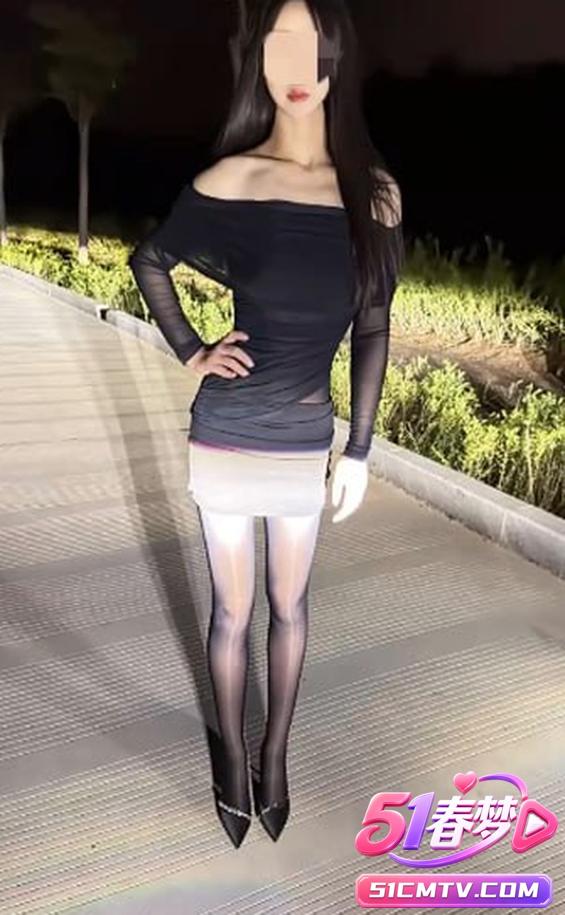 深夜黑丝喷水姐姐路边车震 被开档后入猛干内射高潮！