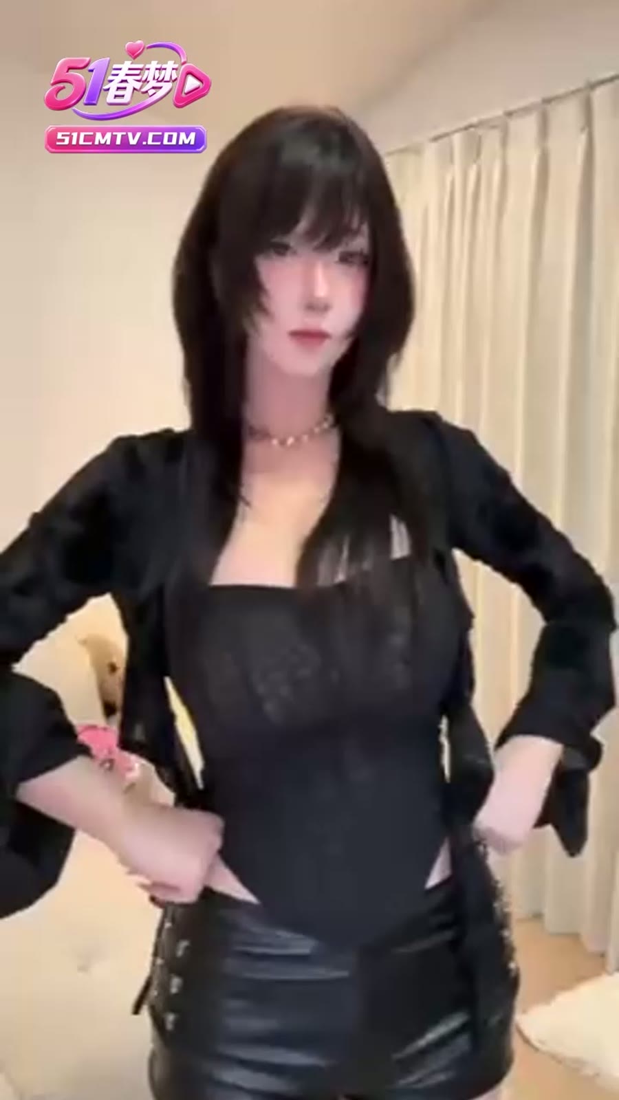 菌烨TAKO高冷COS女神人设崩塌 私下沙雕反差笑翻全网!太顶了!