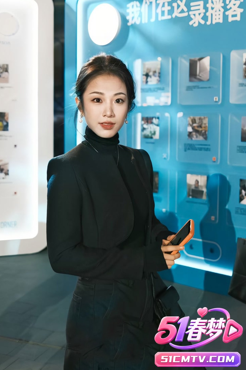 何炅接班人 齐思钧刘梦章 分手4个月 深夜带气质美女同车回家新恋情疑曝光！