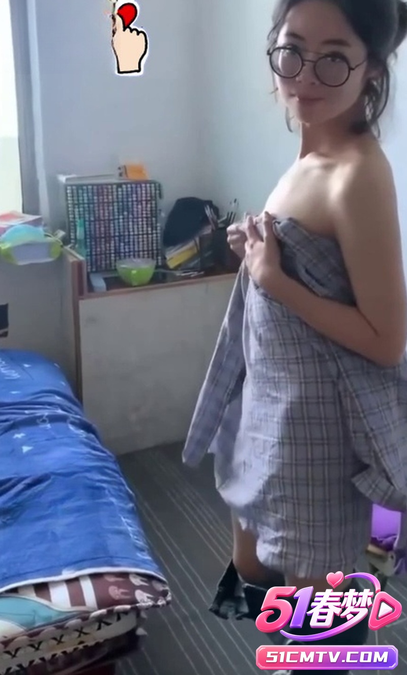 文静眼镜妹李晓雯 私密做爱视频流出 乖乖学生妹脱衣反差太猛！