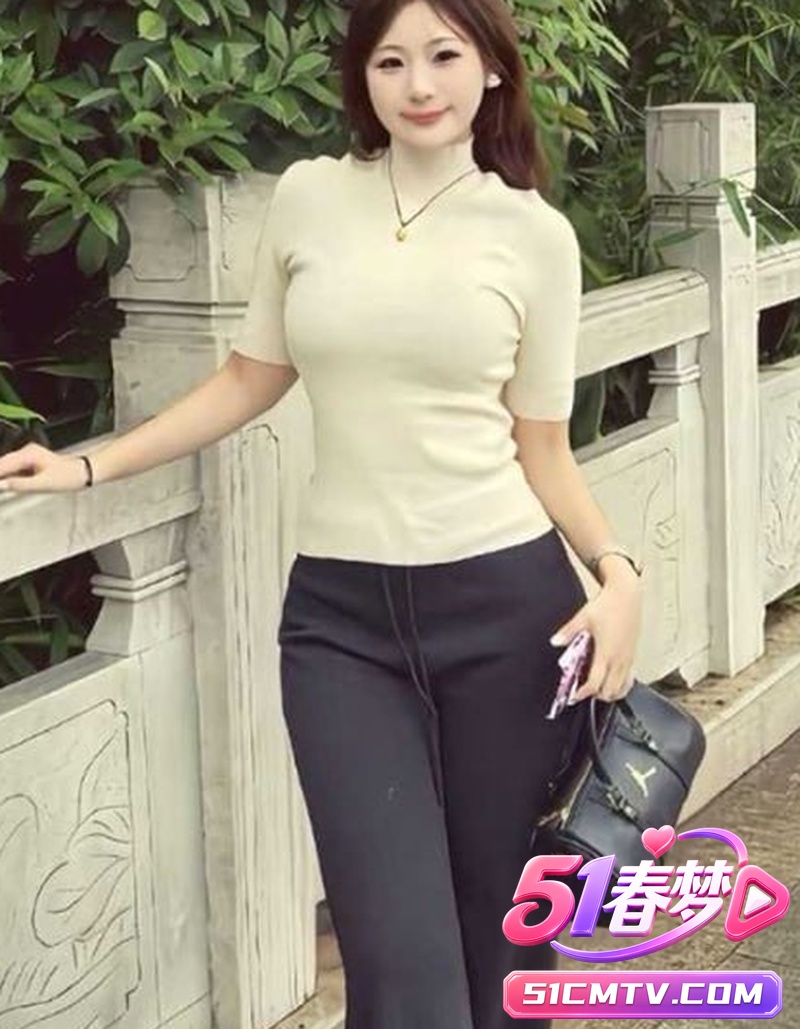 上海高校甜美李佳怡 5万一夜卖身金主 高端会所群P三男轮番颜射爆浆！