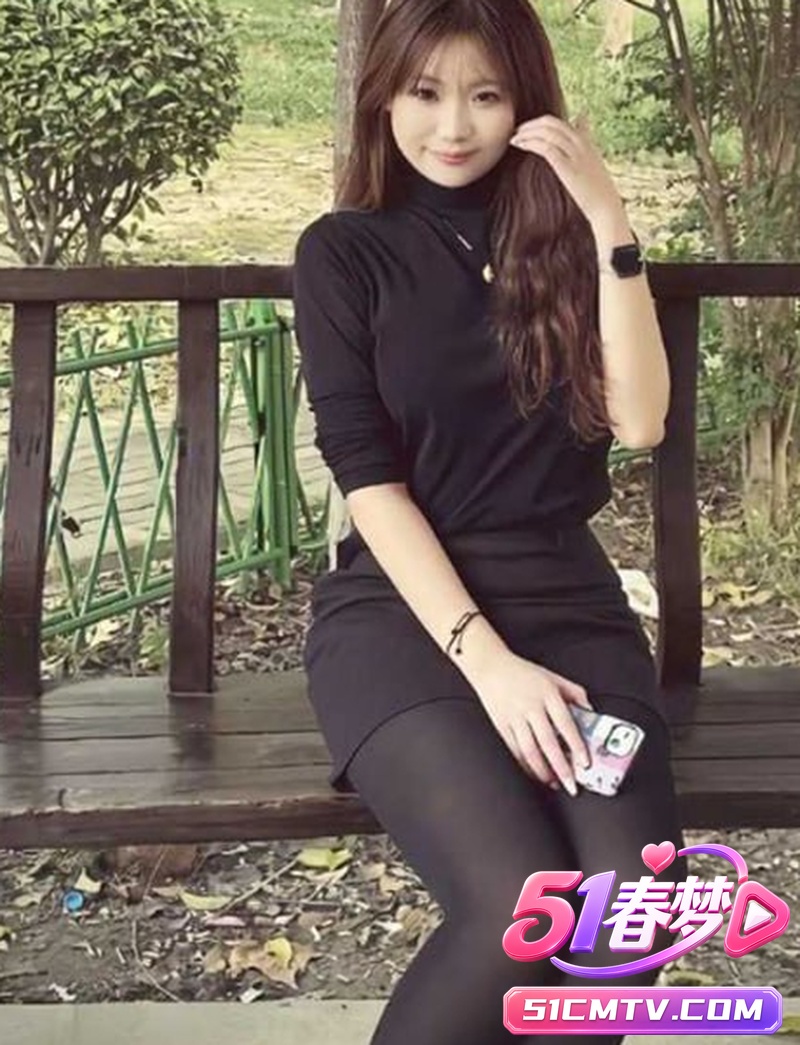 上海高校甜美李佳怡 5万一夜卖身金主 高端会所群P三男轮番颜射爆浆！