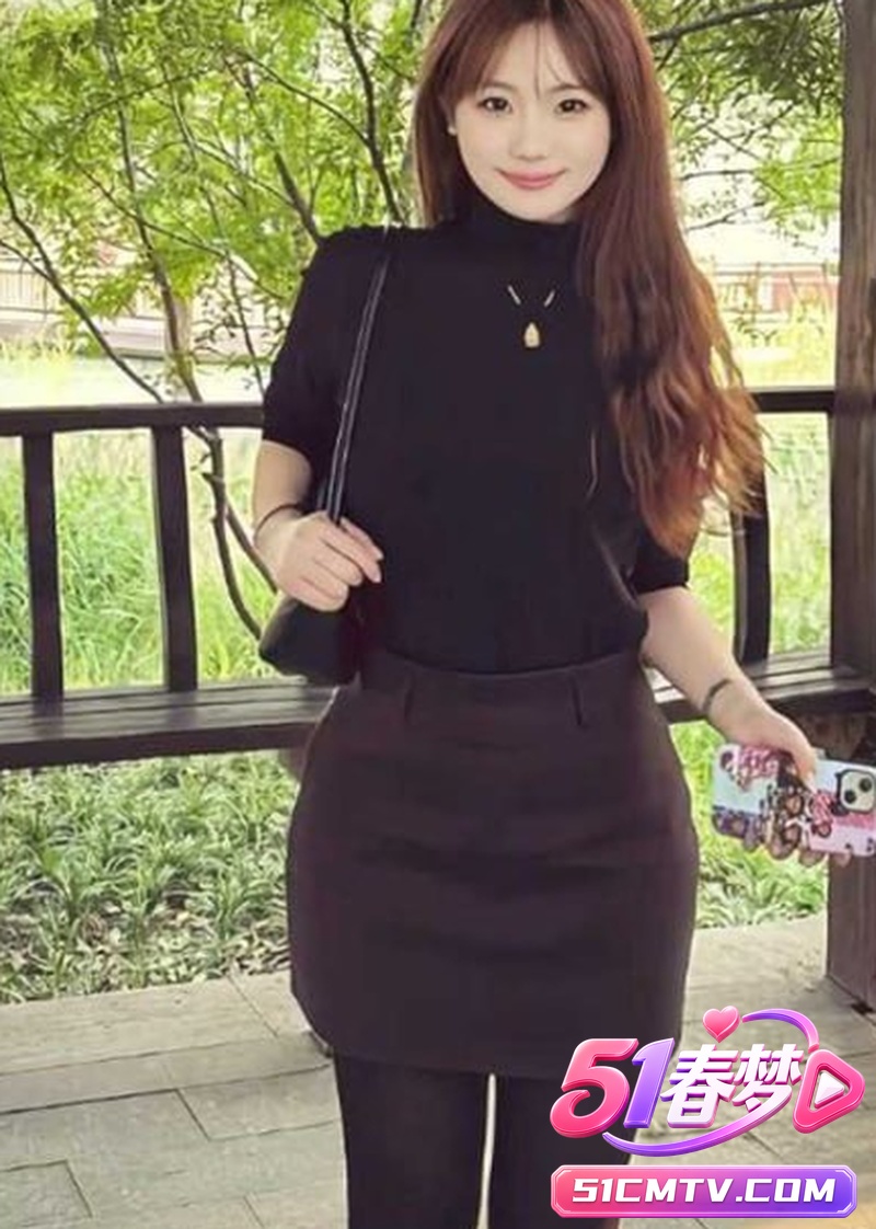 上海高校甜美李佳怡 5万一夜卖身金主 高端会所群P三男轮番颜射爆浆！