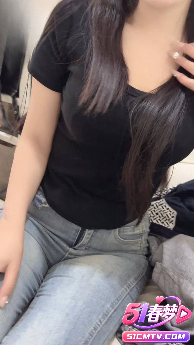 27岁反差少妇出轨隔壁老王 孩子上六年级性爱视频流出 极品翘臀被猛干内射！