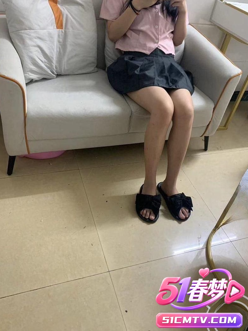 真实父女乱伦 女儿小沫无敌巨乳躺着被爸猛干 骚叫连连射满身！