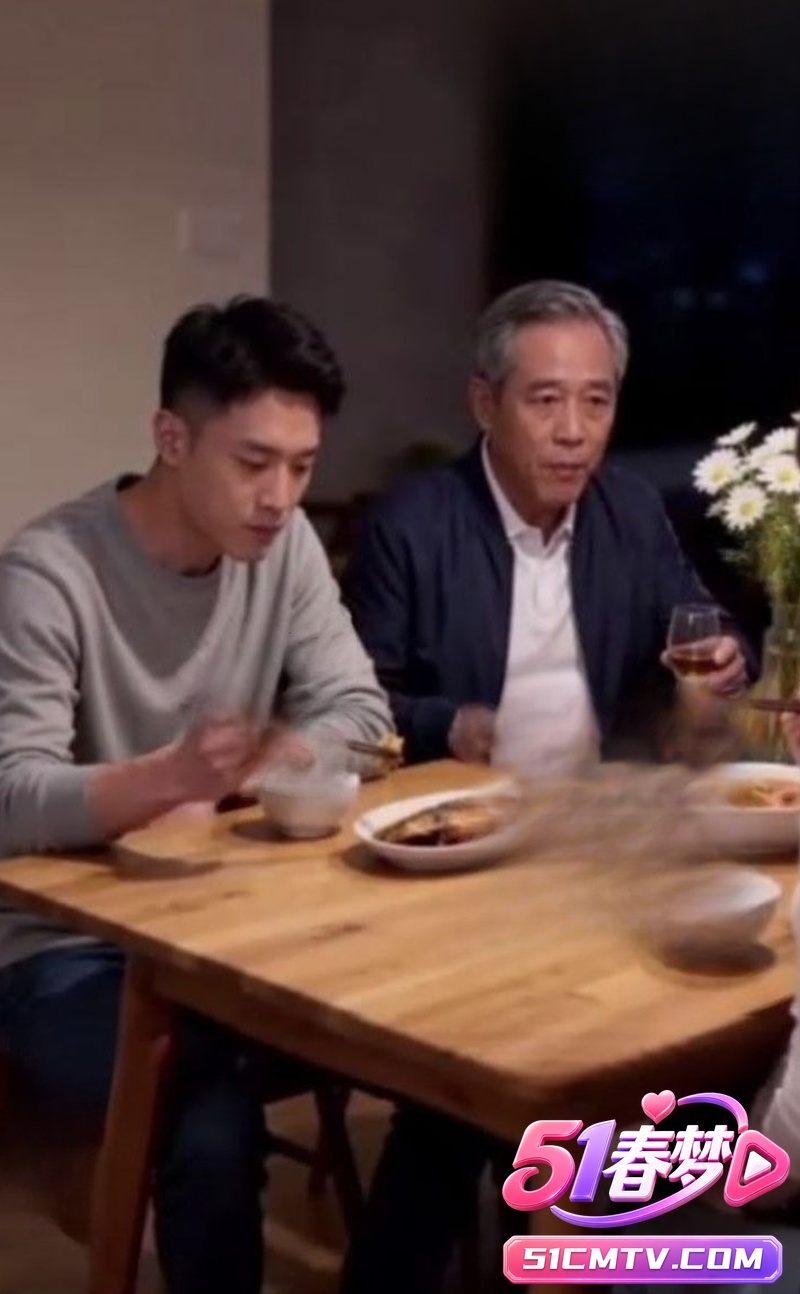 AI成人短剧 儿媳觉醒 公公秘密藏不住 厨房案板猛干俏儿媳腿软浪叫！