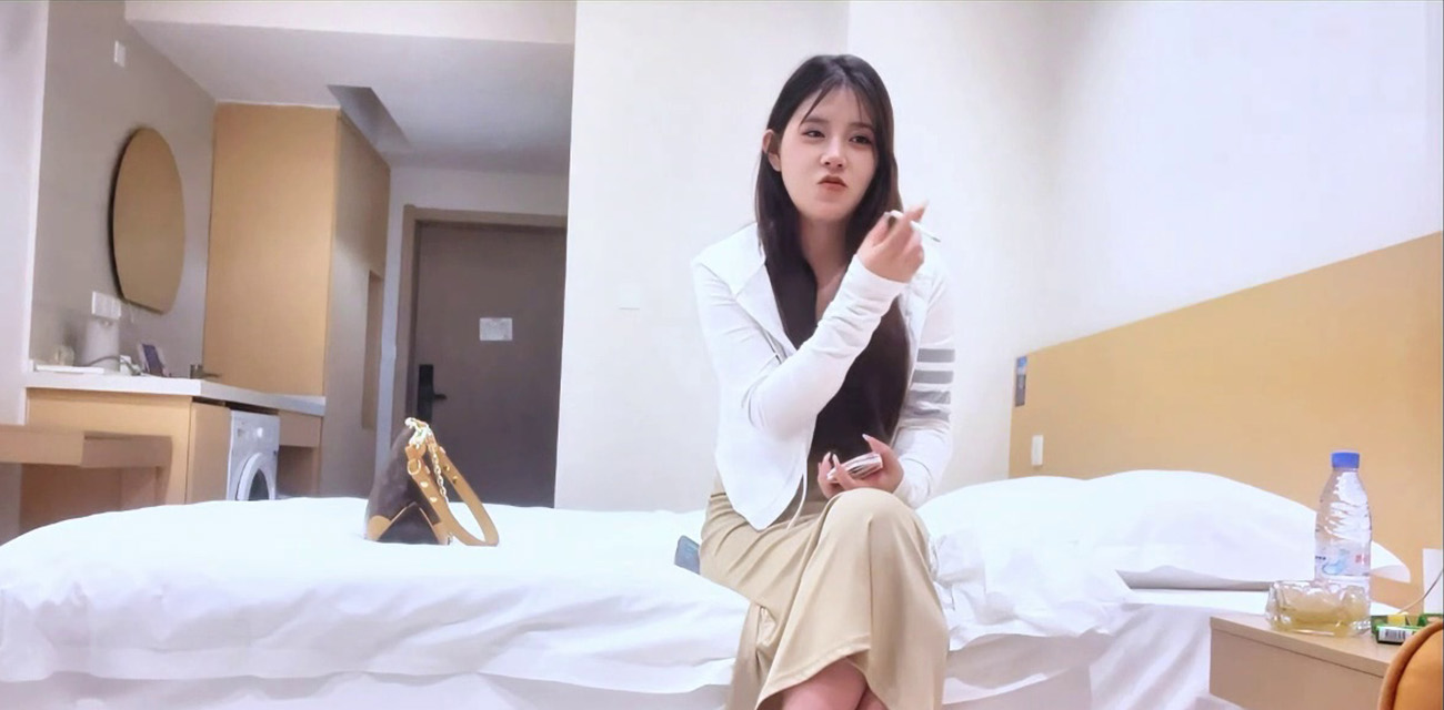 极品兼职小姐姐下海酒店激战 坚挺胸部舌头绕着龟头转圈圈 主动深喉吞鸡巴真会干爽到飞起！