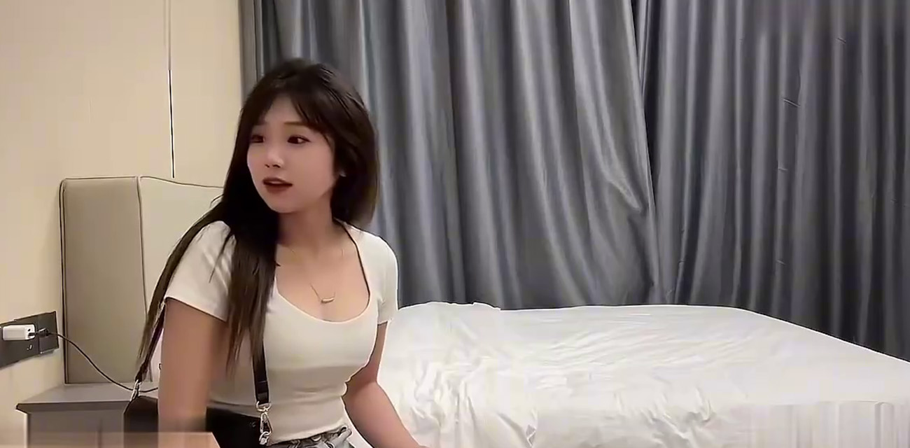 白丝小嫩穴偷情猛插 反差婊销魂快晕过去太骚了！