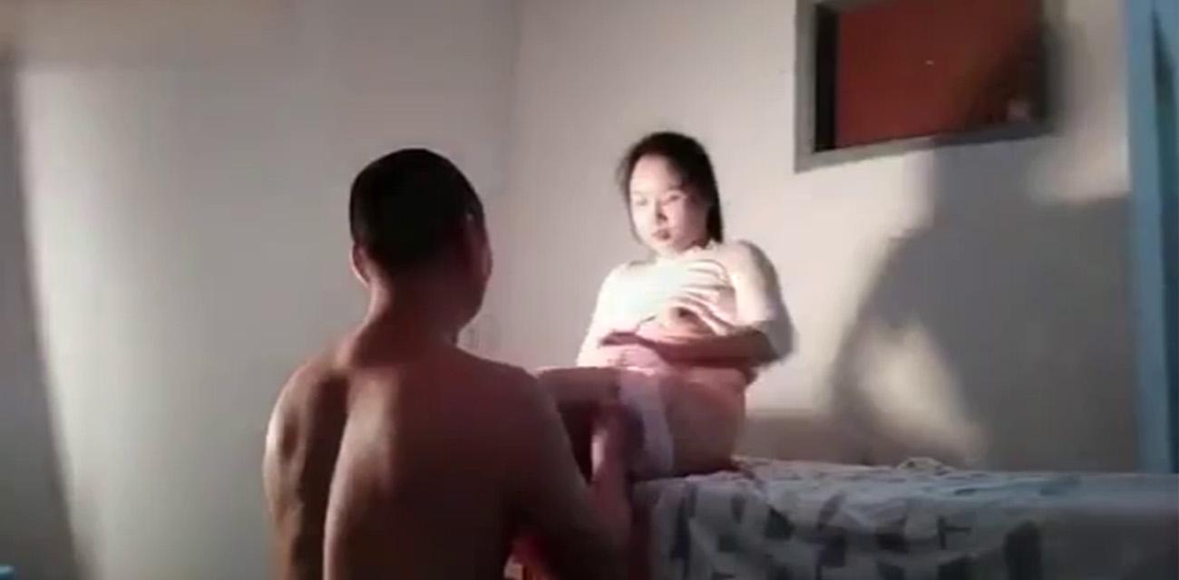 村长城中村按摩店找熟女少妇泻火 老熟人无套后入骑乘猛干嫩穴呻吟不止！花最少钱干最爽逼太值了！